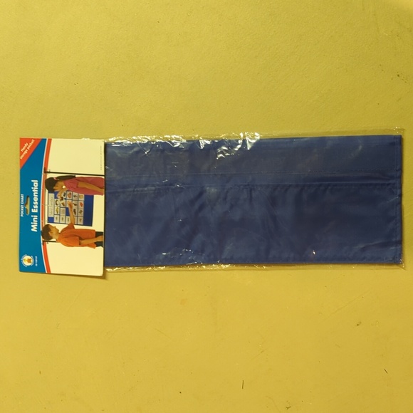 Carson-Dellosa Educational Pocket Chart with storage pocket - Picture 3 of 5